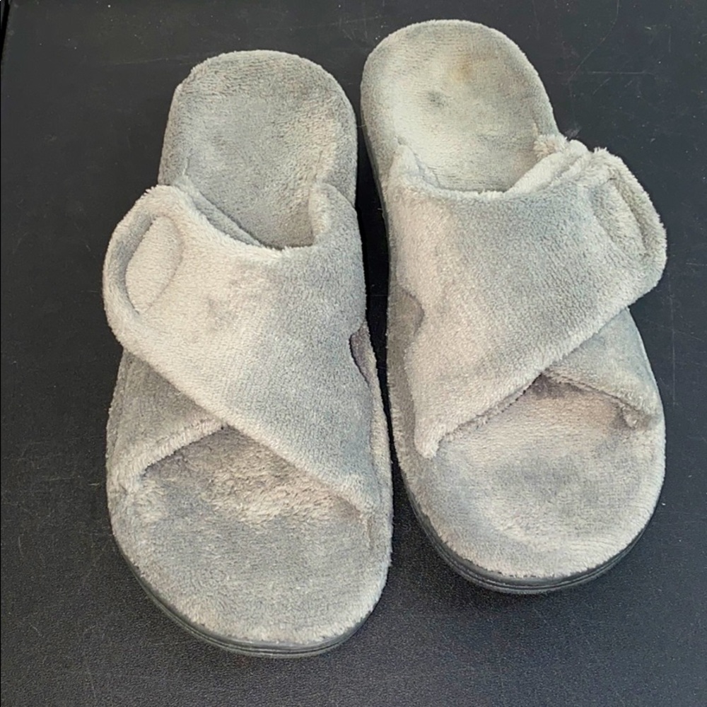 11 M VIONIC INDULGE RELAX LIGHT GREY SLIPPER